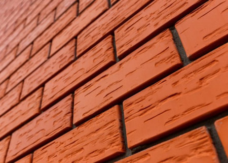 Кощаковский кирпич лицевой 1НФ красный дикий камень (1 категория)